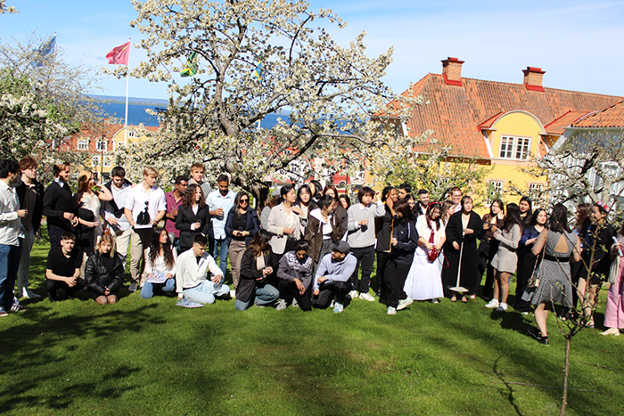 Students lined up outside the Gränna campus