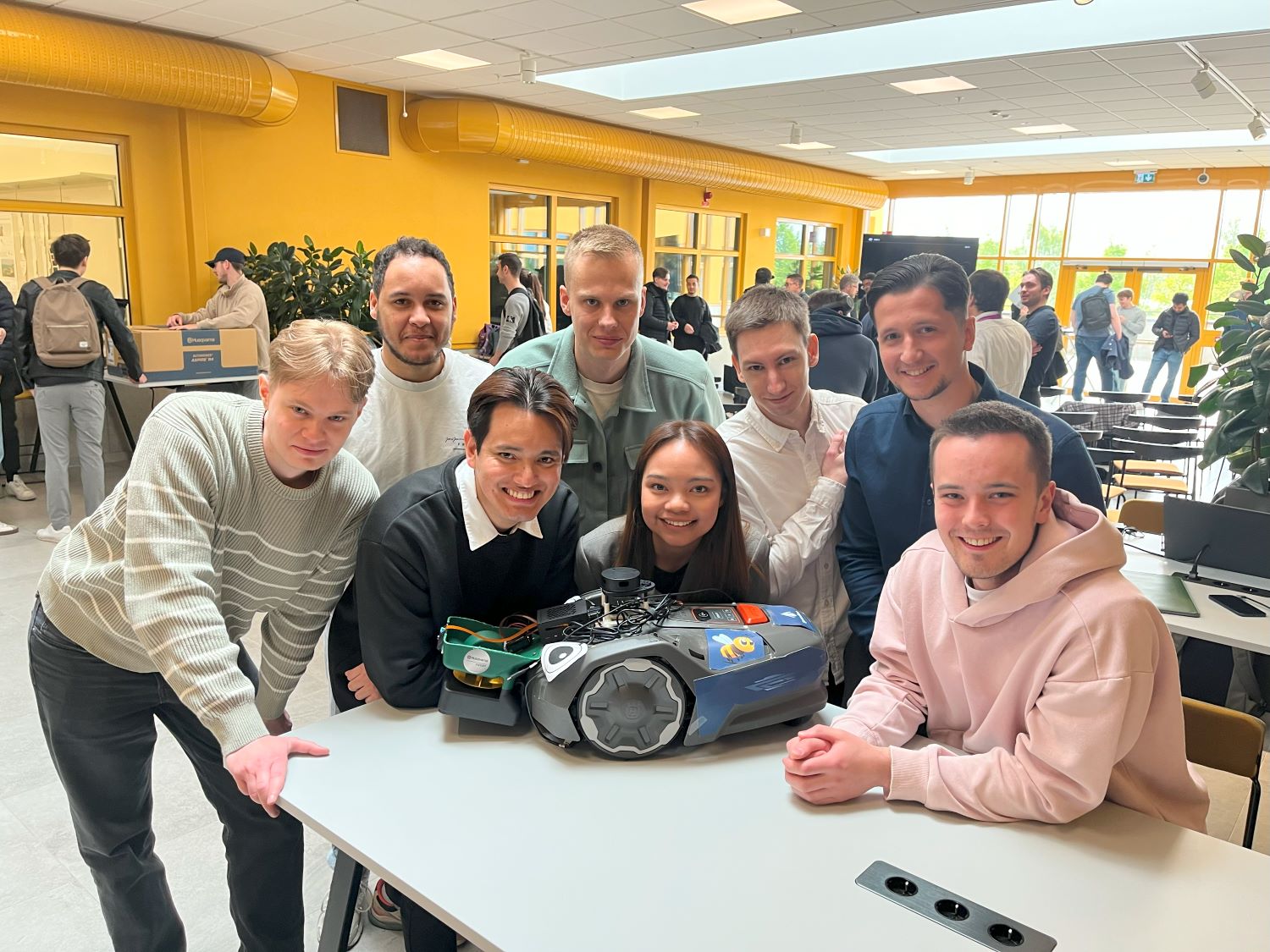 Students at the School of Engineering with a Husqvarna Automower.