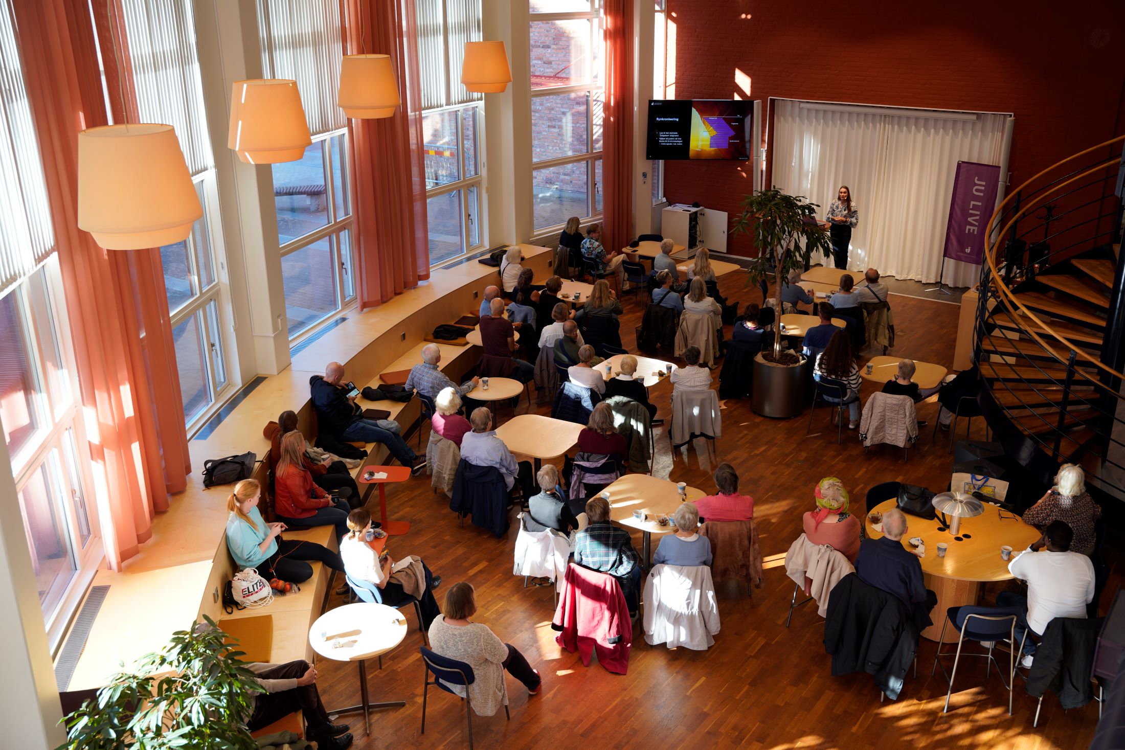 Folk på föreläsning.