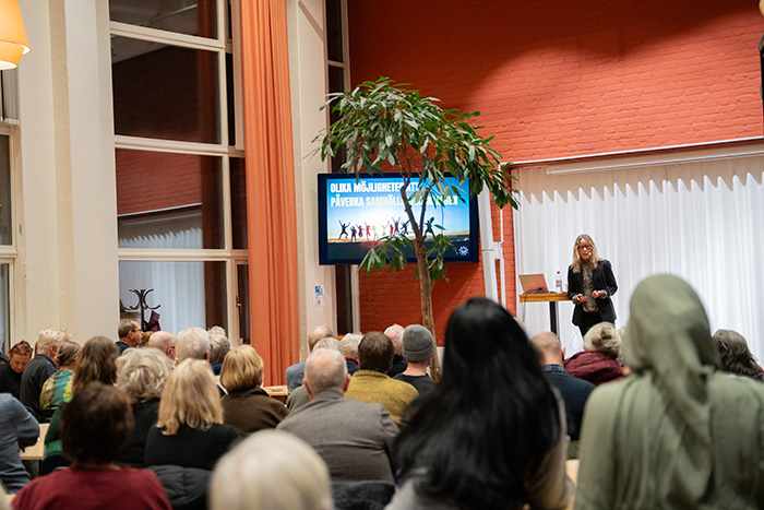 En föreläsning med en person som talar
